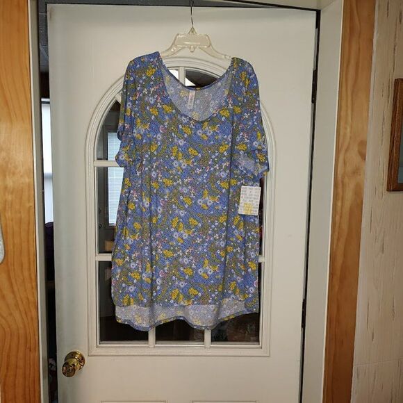 New LuLaRoe Blue Multi-Color  Short Sleeve Classic T Size Women's 3XL - Picture 1 of 2